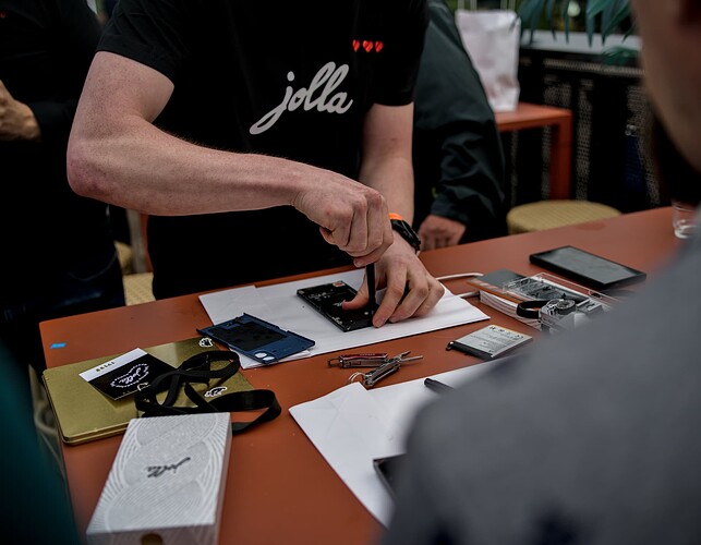 iFixit opening - credits frengel